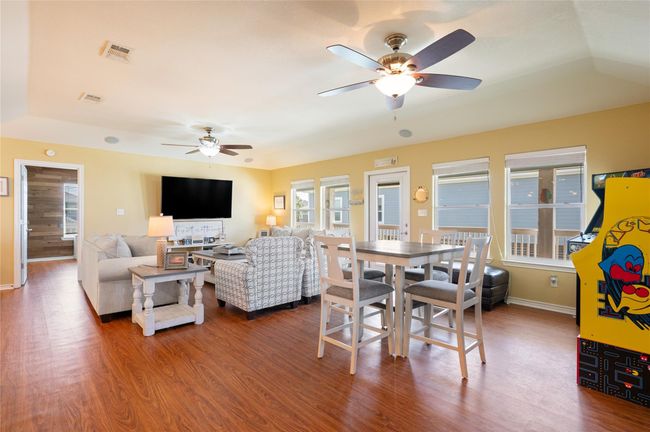 876 Kahla Dr, House other with 5 bedrooms, 2 bathrooms and 2 parking in Crystal Beach TX | Image 13