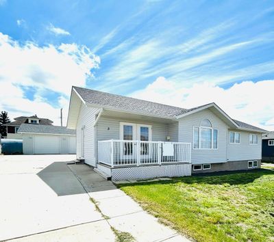 3 Byler Pl, House detached with 4 bedrooms, 2 bathrooms and 6 parking in Oyen AB | Image 2