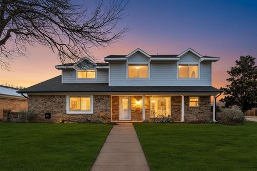 201 Kingsbridge Dr, Garland, TX, 75040-3514 | Card Image