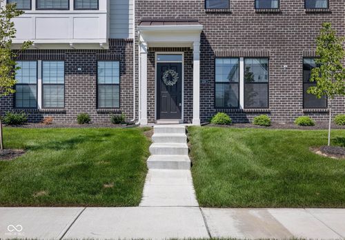 3256 Haflinger Dr, Zionsville, IN, 46077-0448 | Card Image