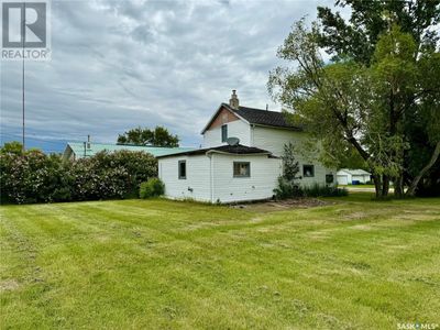 222 Main St, House other with 2 bedrooms, 1 bathrooms and null parking in Earl Grey SK | Image 1