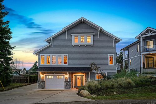 3839 Ross Ave, Royston, BC, V0R2V0 | Card Image