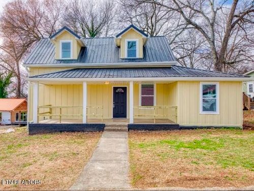 801 W 2nd Ave, Lenoir City, TN, 37771-2233 | Card Image