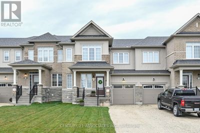 33 Stately Dr, Townhouse with 3 bedrooms, 3 bathrooms and 3 parking in Wasaga Beach ON | Image 1