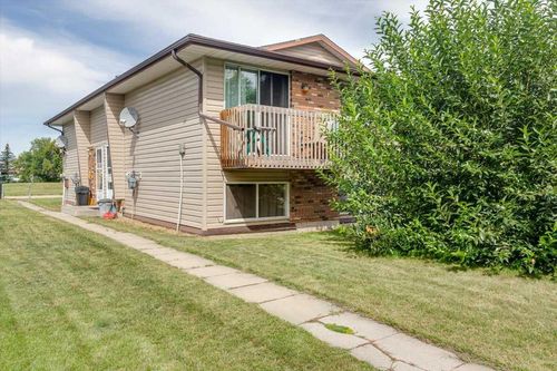 5210 61 Ave, Olds, AB, T4H1L3 | Card Image