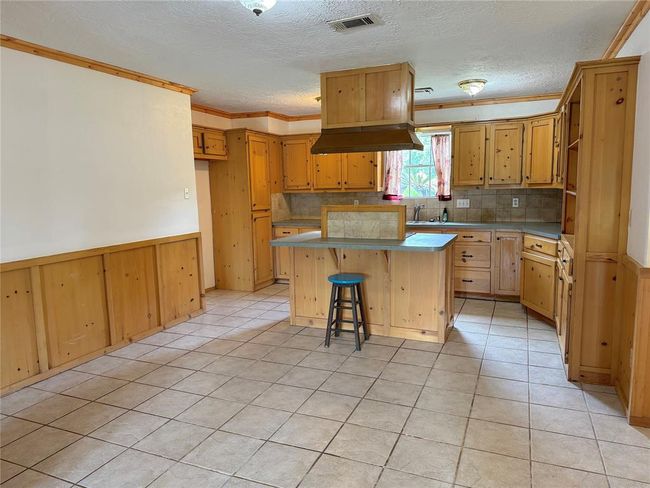 Breakfast area between living room & kitchen | Image 8