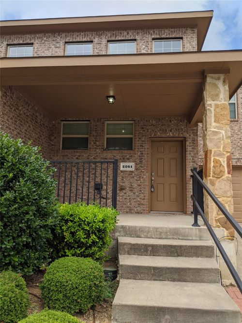 2261 Stonebrook Ln, Mesquite, TX, 75181-5106 | Card Image