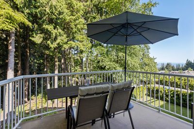 2205 Parkway Blvd, Home with 4 bedrooms, 3 bathrooms and 6 parking in Coquitlam BC | Image 3