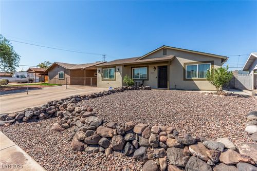 1509 Chestnut St, Henderson, NV, 89011-4212 | Card Image