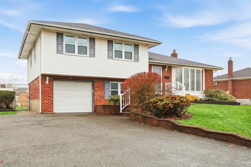 48 Eastfield Lane, Huntington, NY, 11747 | Card Image