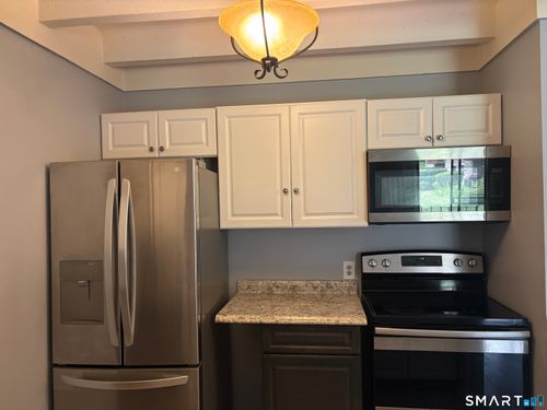 45-22 Prospect St, Manchester, CT, 06040-5873 | Card Image