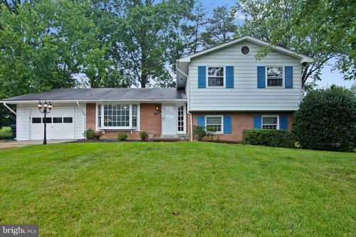 2012 Friendship Ln, FALLS CHURCH, VA, 22043-1533 | Card Image