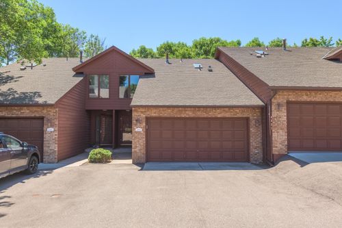 13303 Morgan Ave S, Burnsville, MN, 55337-2095 | Card Image