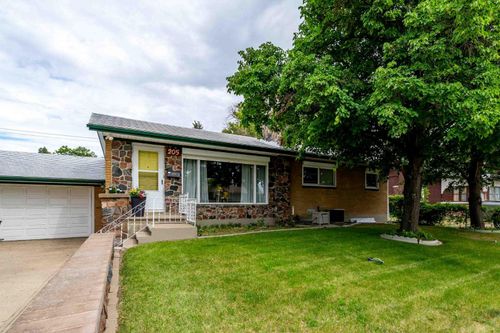 205 5 St Se, Redcliff, AB, T0J2P0 | Card Image