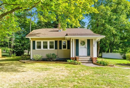 636 Amostown Rd, West Springfield, MA, 01089-4301 | Card Image