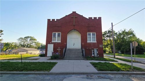 2802 S 19th St, Saint Joseph, MO, 64503-3203 | Card Image