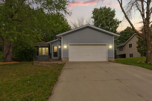 424 Littleford Ln, Faribault, MN, 55021-3121 | Card Image