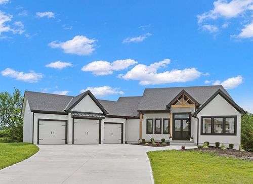 28897 Hackberry Cir, Paola, KS, 66071-5738 | Card Image