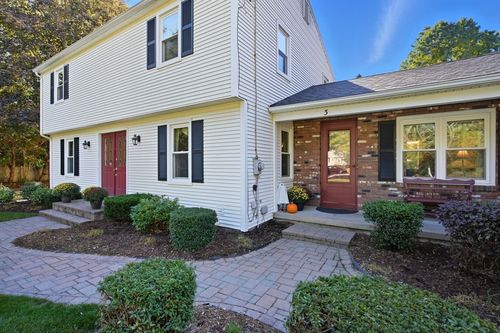 3 Sawmill Dr, Wilbraham, MA, 01095-2611 | Card Image