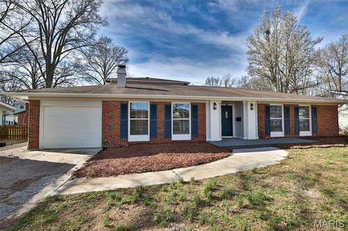 29 Coachlight Dr, Mascoutah, IL, 62258-1020 | Card Image