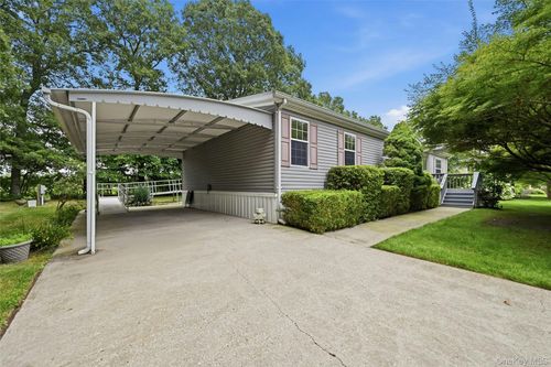 320-638 Fresh Pond Ave, Calverton, NY, 11933-1194 | Card Image