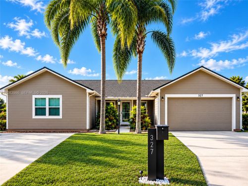 327 Marquee Dr, Kissimmee, FL, 34758-2904 | Card Image