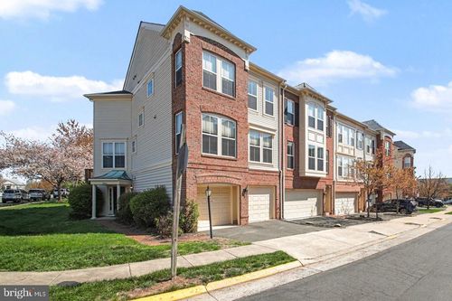 42464 Regal Wood Dr, BRAMBLETON, VA, 20148-5626 | Card Image