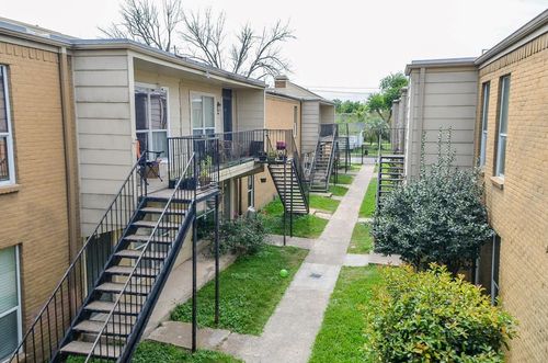 120-8100 Creekbend Dr, Houston, TX, 77071-1531 | Card Image