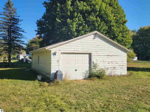 6351 Nw Mill St, Riverdale, MI, 48877-9750 | Card Image