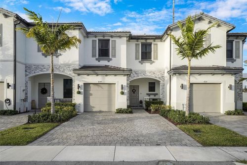 659 Nw 204th St, Miami, FL, 33169-3477 | Card Image