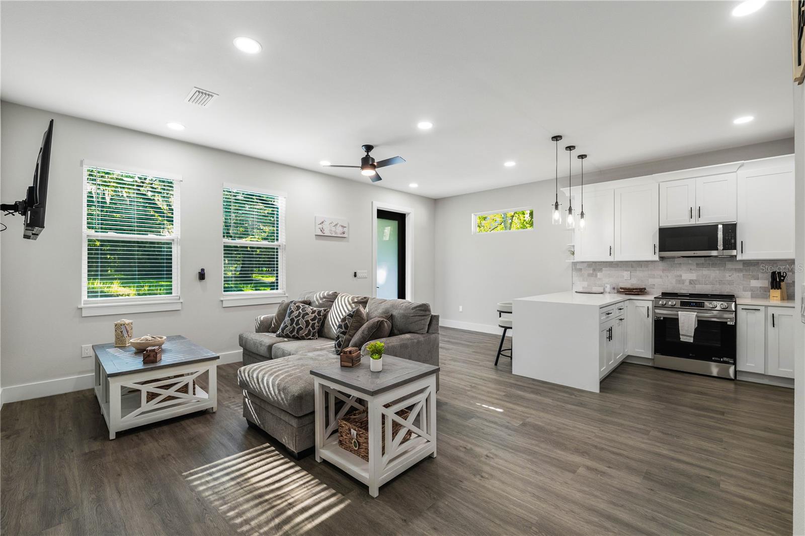 Residential Income in BROOKSVILLE 2