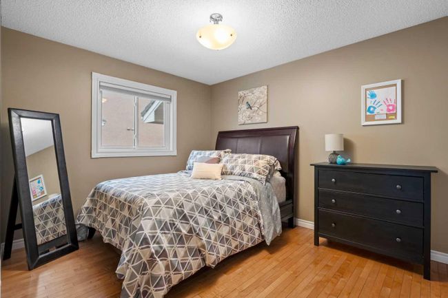 755 Hawkside Mews Nw, Home with 4 bedrooms, 3 bathrooms and 4 parking in Calgary AB | Image 24