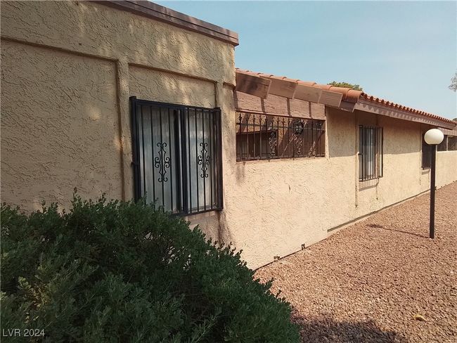 1869 Arbol Verde Way, Townhouse with 4 bedrooms, 2 bathrooms and null parking in Las Vegas NV | Image 4