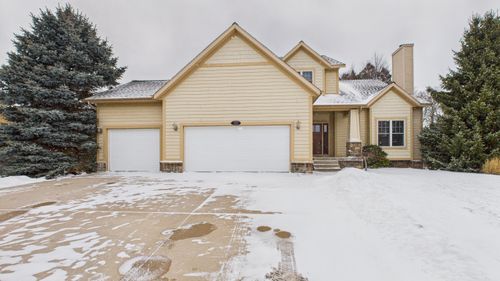 88 Meadows Dr, Norton Shores, MI, 49444-7786 | Card Image