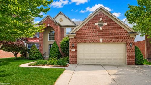 49554 Dunhill Dr, Macomb, MI, 48044-1739 | Card Image
