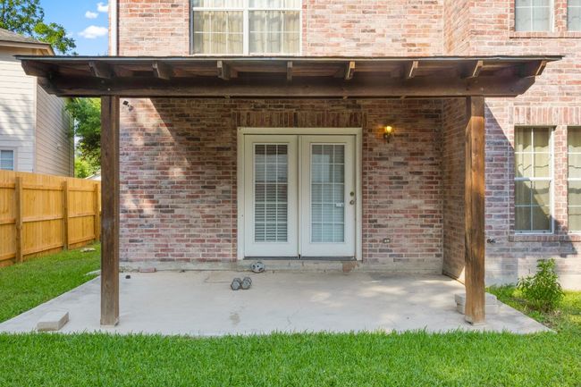 Large covered back patio | Image 31