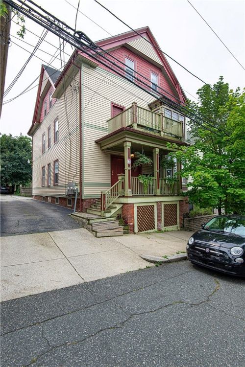 125 Pleasant St, Providence, RI, 02906-1733 | Card Image