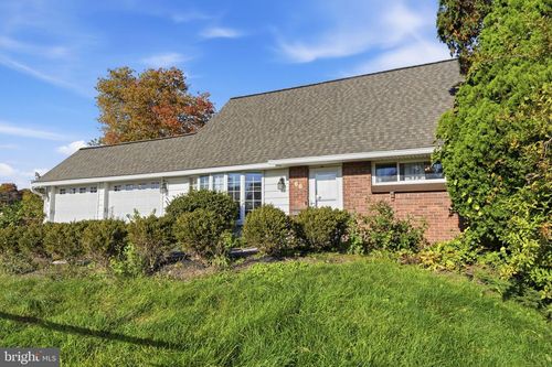 66 Pine Needle Rd, LEVITTOWN, PA, 19056-3540 | Card Image