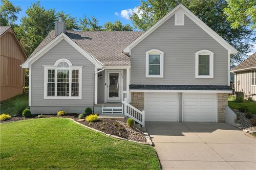 804 Ne La Costa St, Lee's Summit, MO, 64064-1334 | Card Image