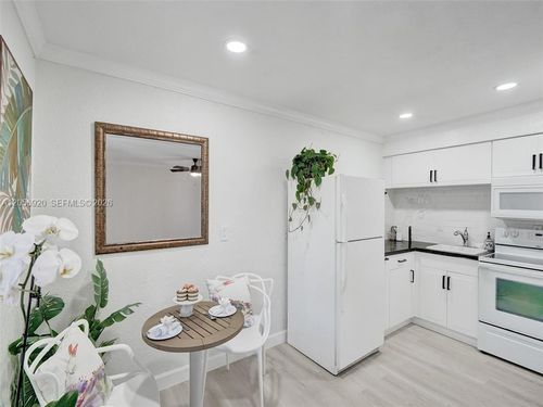 1-1808 Ne 11th Ave, Fort Lauderdale, FL, 33305-3845 | Card Image