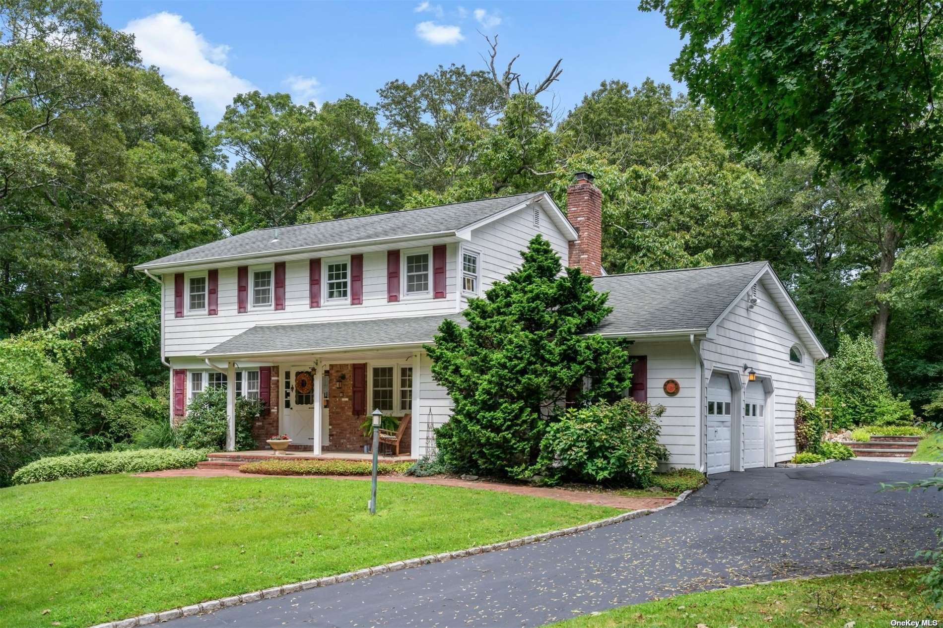 Hillock Ct, Huntington, NY 11743
