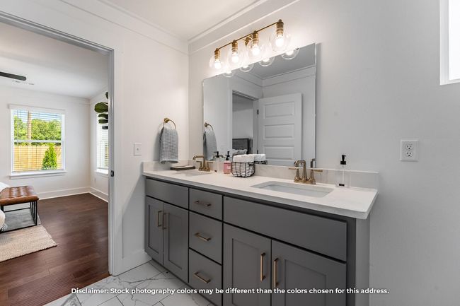 Primary Bathroom | Image 12
