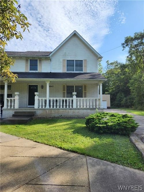 8845 County Rd, East Amherst, NY, 14051-2332 | Card Image