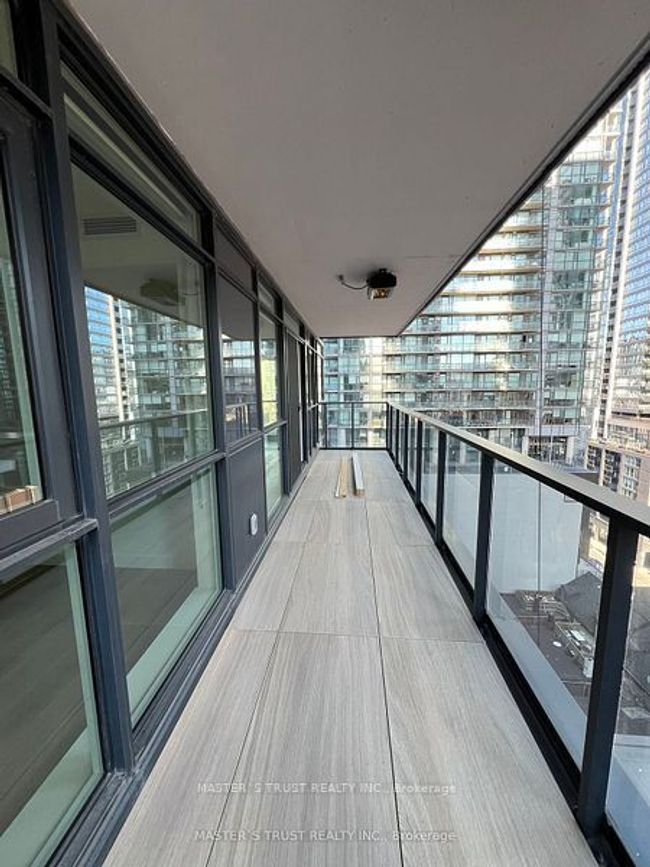 1606 - 38 Widmer St, Condo with 3 bedrooms, 2 bathrooms and null parking in Toronto ON | Image 8