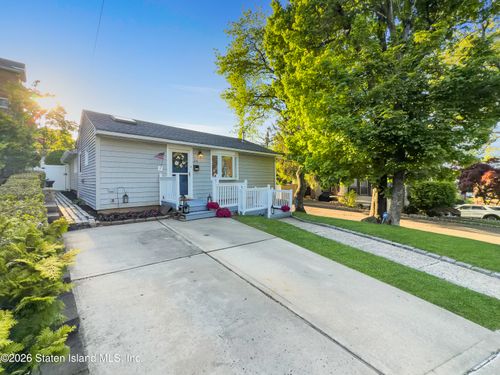 24 Duer Ln, Staten Island, NY, 10301-3015 | Card Image