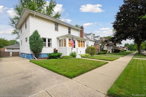 136 S Highland St, Mount Clemens, MI, 48043-2142 | Card Image