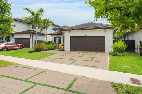 8912 Nw 161st Ter, Hialeah, FL, 33018-1426 | Card Image