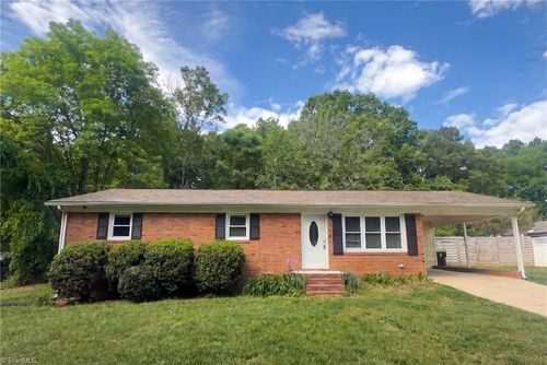 206 Daisy St, Thomasville, NC, 27360-6310 | Card Image