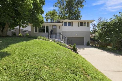 5657 W 50th St, Roeland Park, KS, 66202-1809 | Card Image