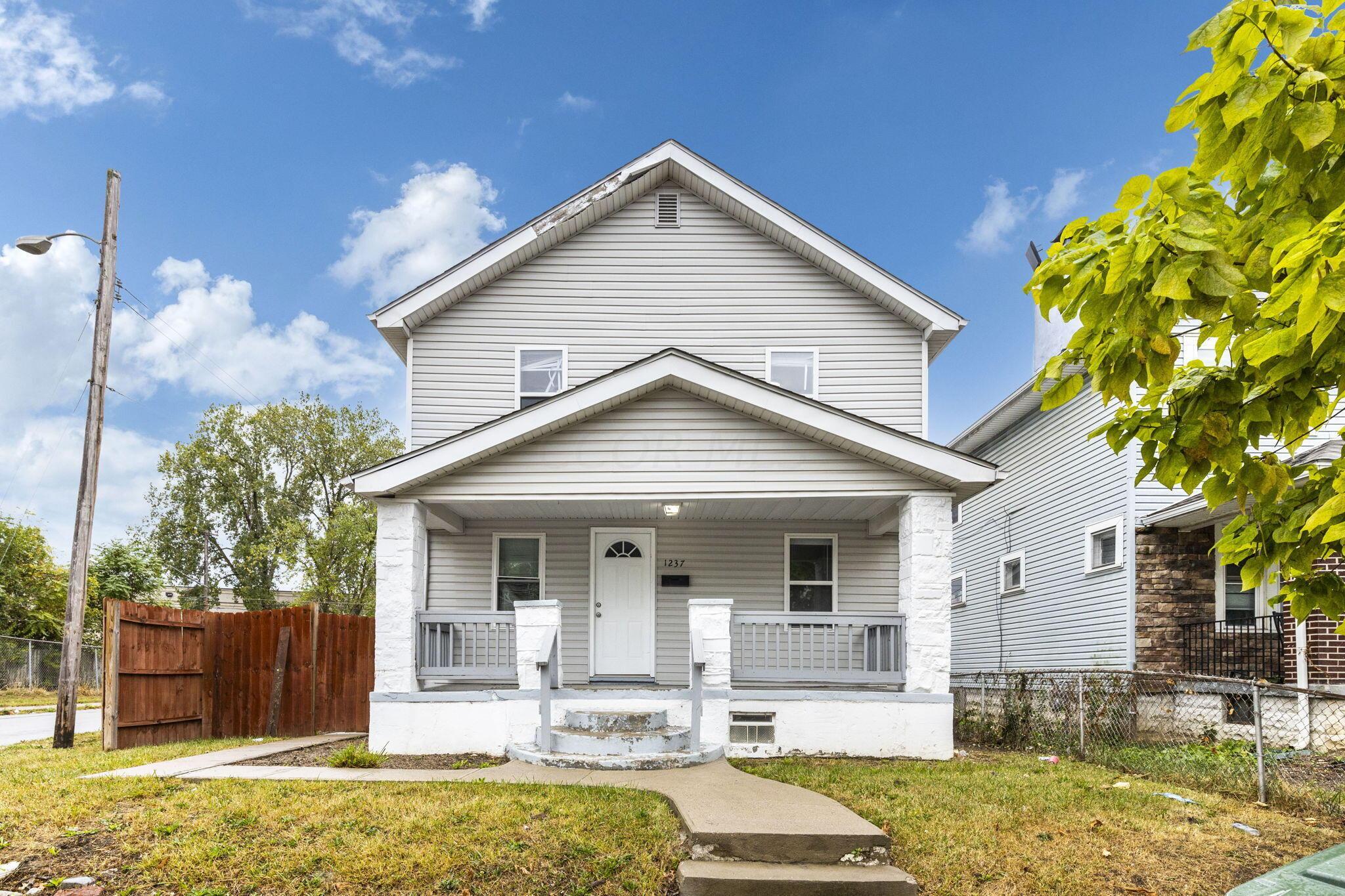15th Ave, Columbus, OH 43211